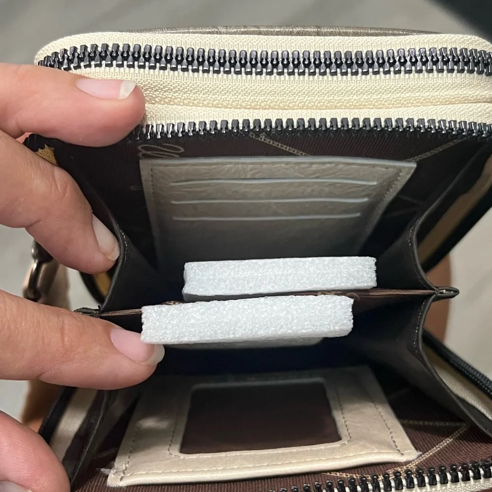 Wrangler Crossbody Bag Set with Coin Purse - Picture 9 of 11